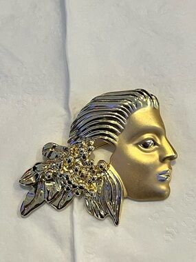 Primavera Gold Tone Hawaiian Lady Head Flowers Brooch Pin  Brand New